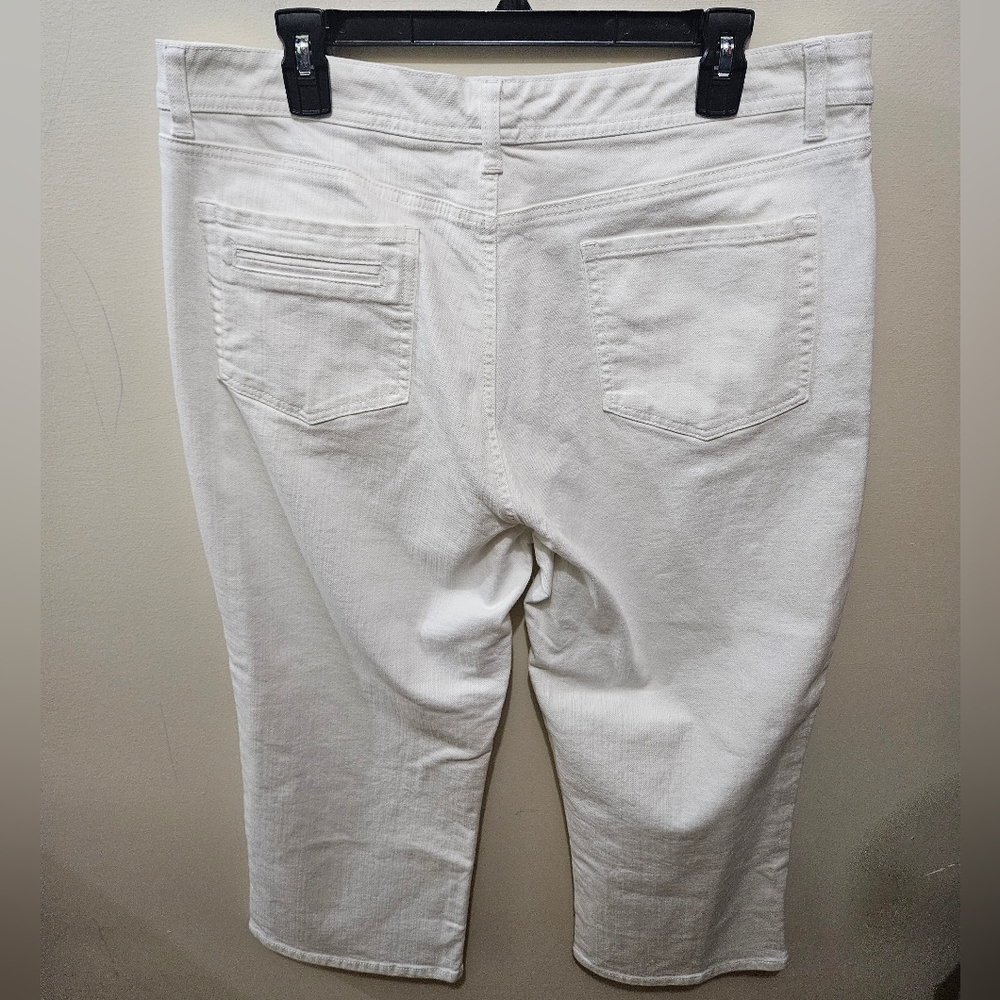 Chico's Platinum White Emarald Crop Straight High Rise Denim Jeans Size LG/14 - Picture 7 of 11